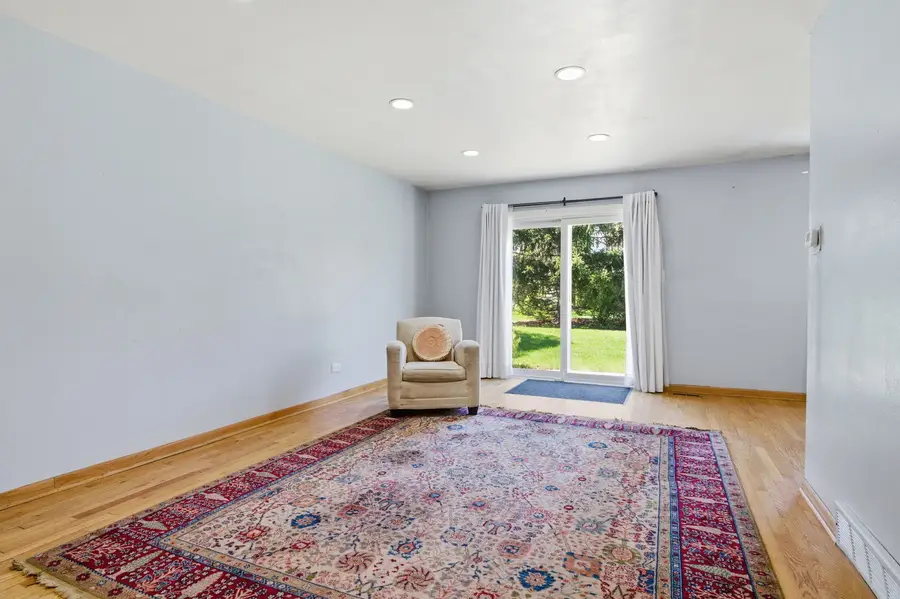 718 Clearwater Court, Wheeling, IL 60090 - #2