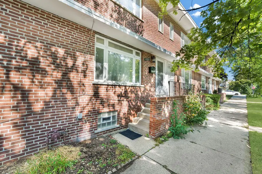 2006 W Farwell Avenue, Chicago, IL 60645 - #3