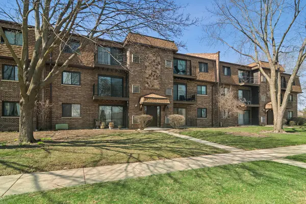 129 W Brandon Court #D14, Palatine, IL 60067