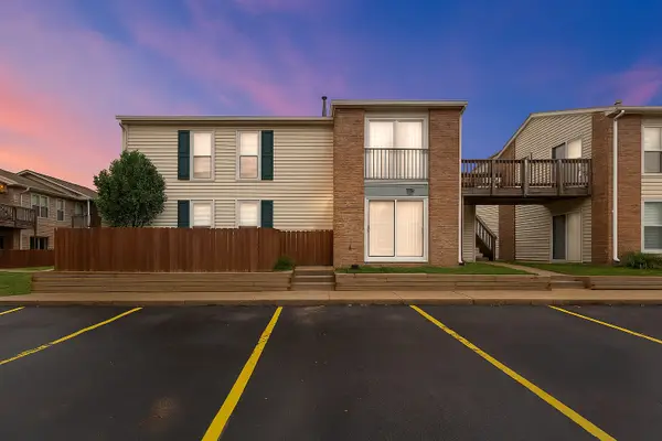 1975 Kenilworth Circle #B, Hoffman Estates, IL 60169