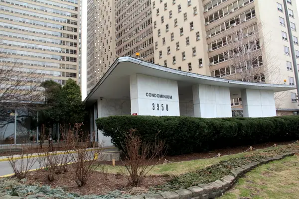 3950 N Lake Shore Drive #801, Chicago, IL 60613