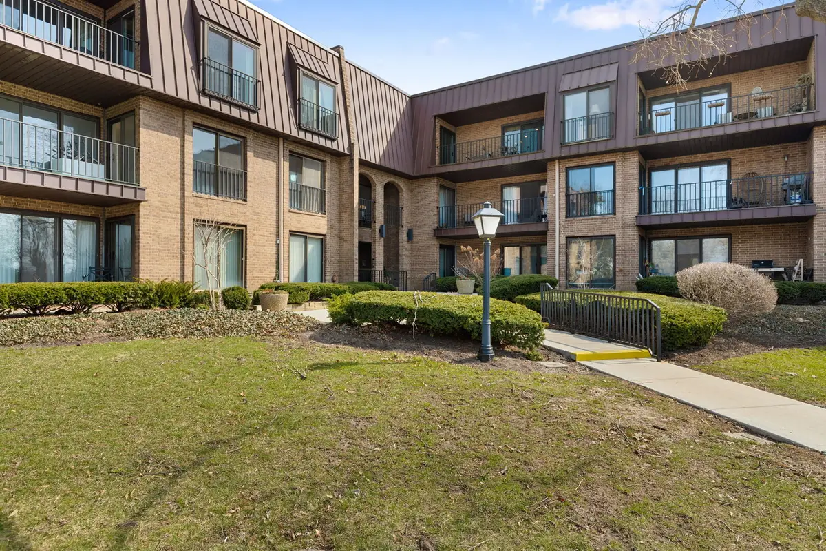 2 The Court Of Harborside #207, Northbrook, IL 60062 - #1