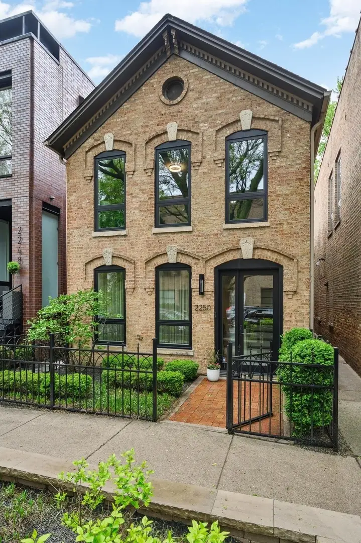 2250 N Wayne Avenue, Chicago, IL 60614 - #1