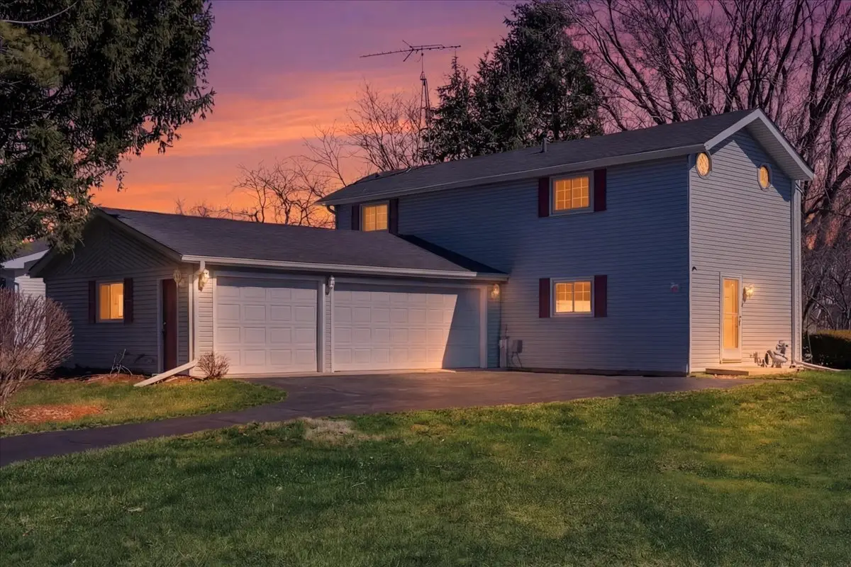 422 Pembroke Road Sw, Poplar Grove, IL 61065 - #1