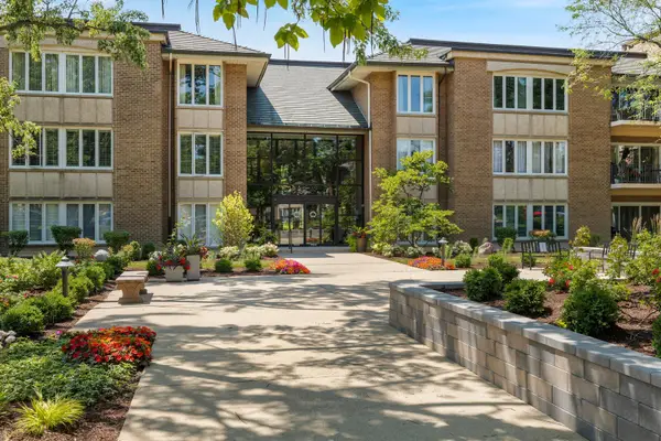 2 Oak Brook Club Drive #C303, Oak Brook, IL 60523