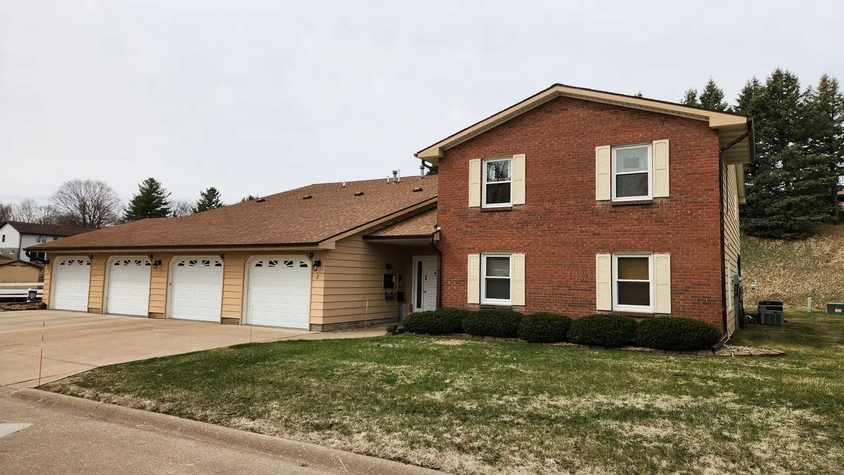814 13th Avenue N #1-C, Clinton, IA 52732 - #1