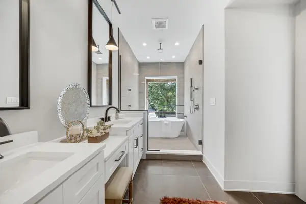 4559 S Michigan Avenue #2S, Chicago, IL 60653