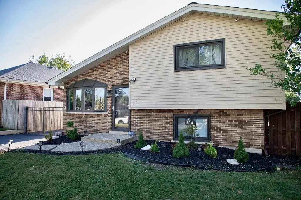 204 S Iowa Avenue, Addison, IL 60101 - #1