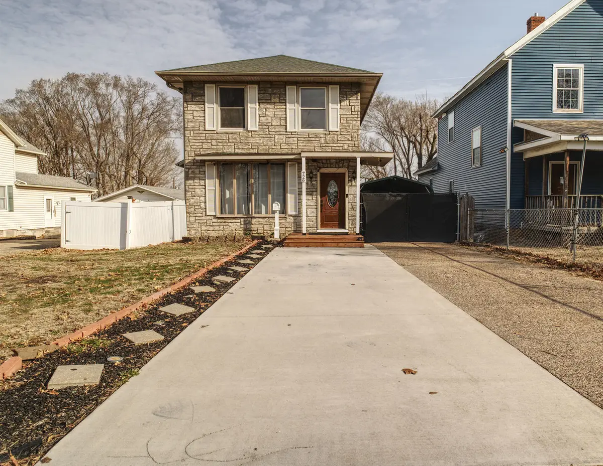 726 10th Avenue S, Clinton, IA 52732 - #1