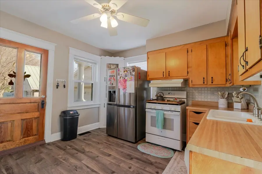 502 W Cruger Avenue, Eureka, IL 61530 - #3