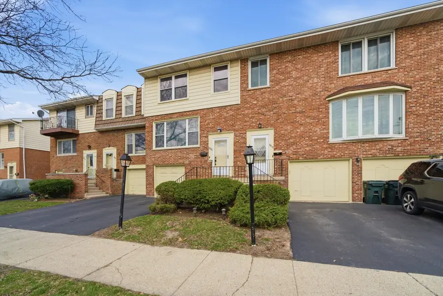 8820 Plainfield Road, Brookfield, IL 60513 - #2