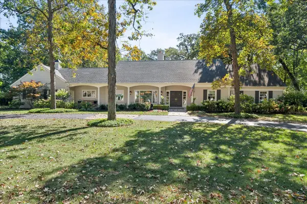 1045 Oak Grove Lane, Lake Forest, IL 60045