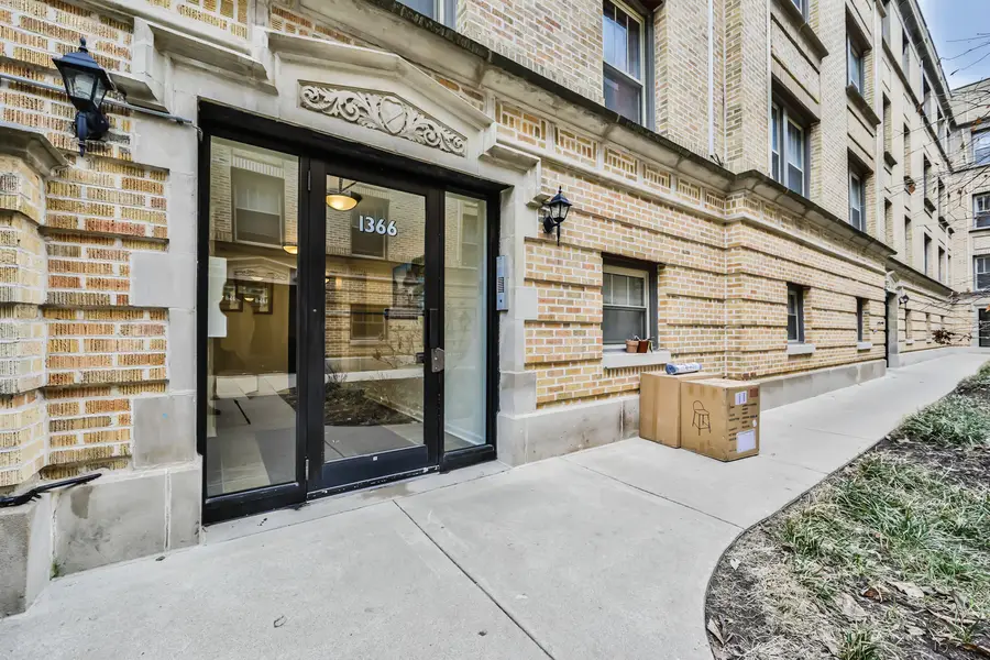 1366 W Greenleaf Avenue #3S, Chicago, IL 60626 - #2