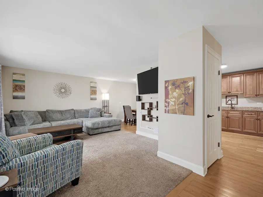 350 Shawnee Drive, Carol Stream, IL 60188 - #3