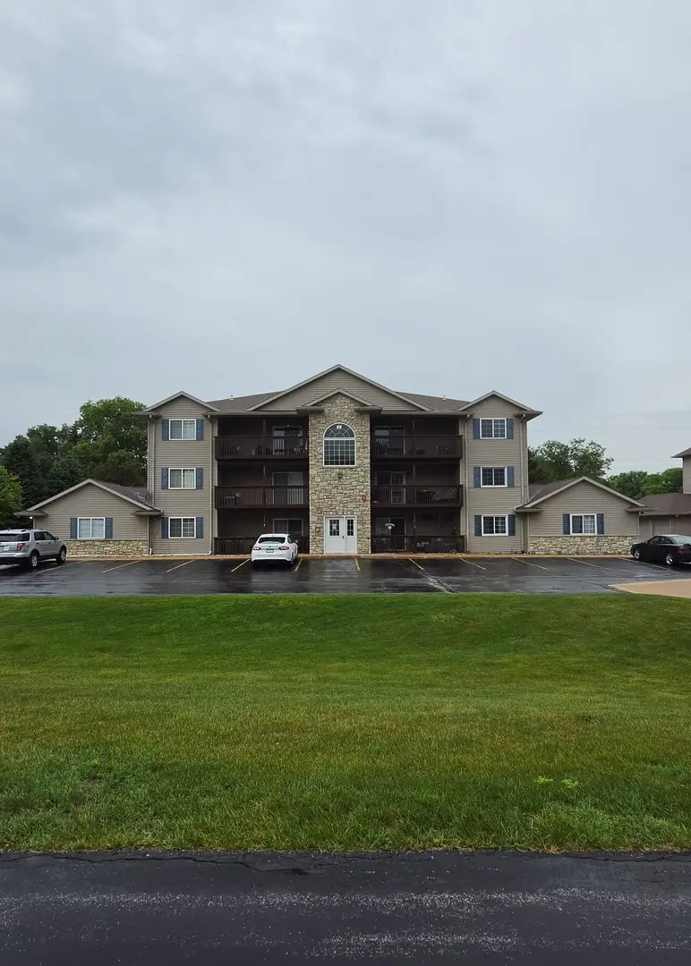 109 E Price Street #301, Eldridge, IA 52748 - #1