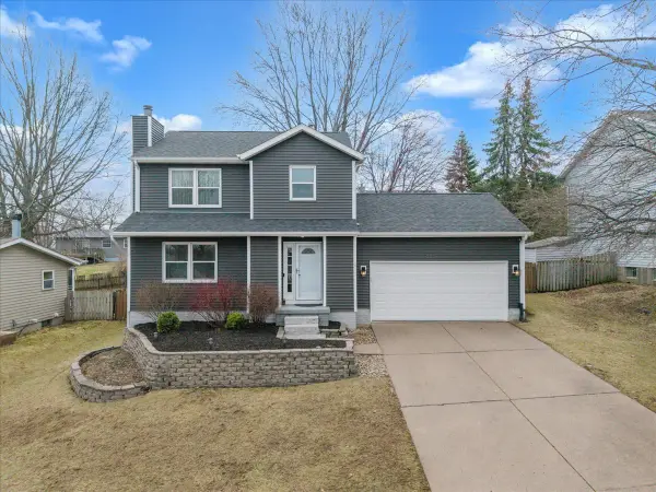 729 W 59th Street, Davenport, IA 52806