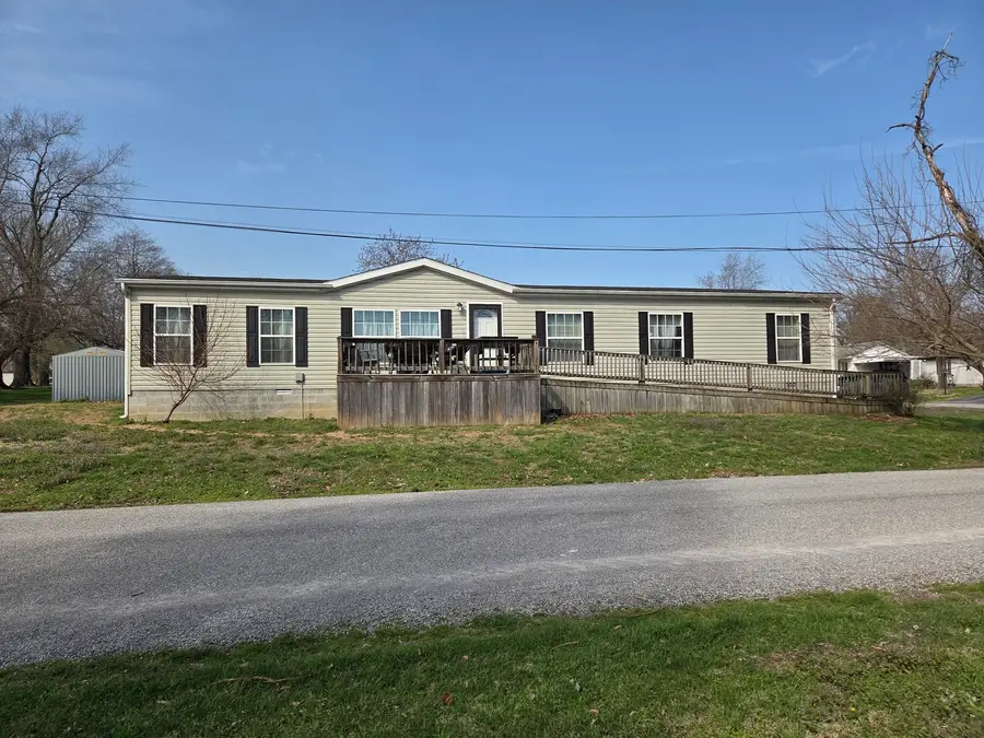 104 S Douglas Street, McLeansboro, IL 62859 - #2