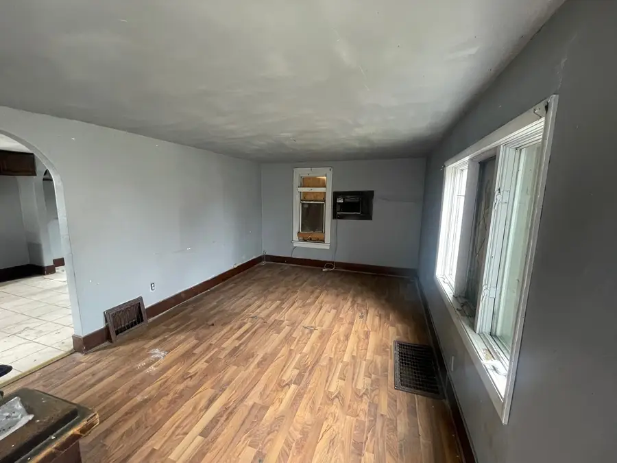 261 N 6th Avenue, Kankakee, IL 60901 - #2