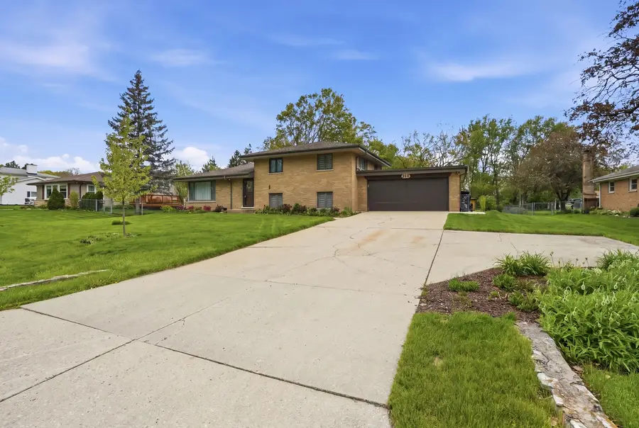212 E Monterey Avenue, Schaumburg, IL 60193 - #2