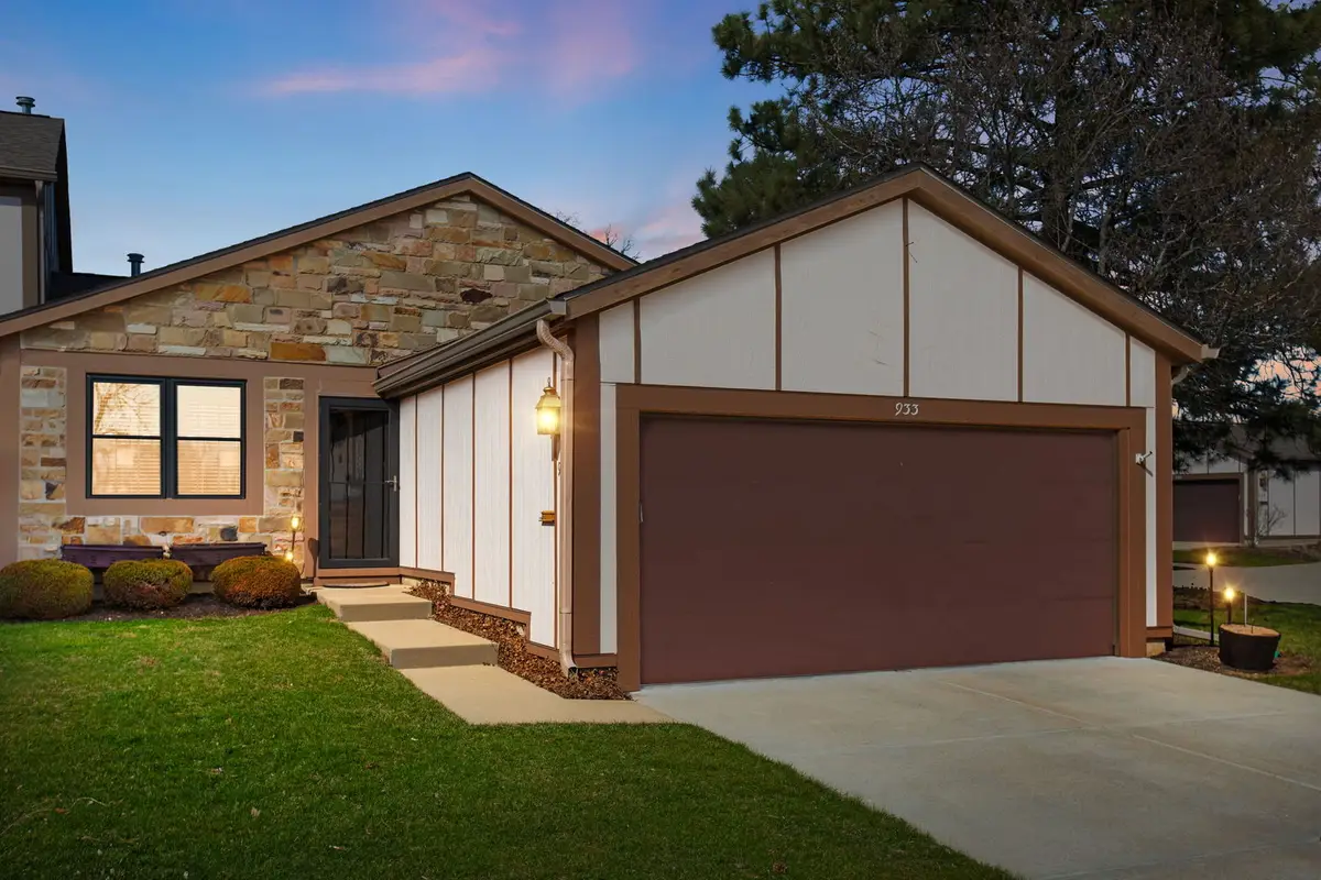 933 Wheaton Oaks Drive, Wheaton, IL 60187 - #1