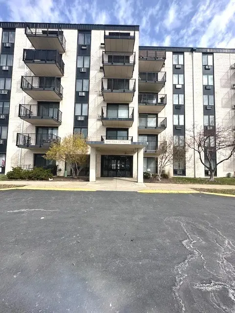 9098 W Terrace Drive #3-I, Niles, IL 60714
