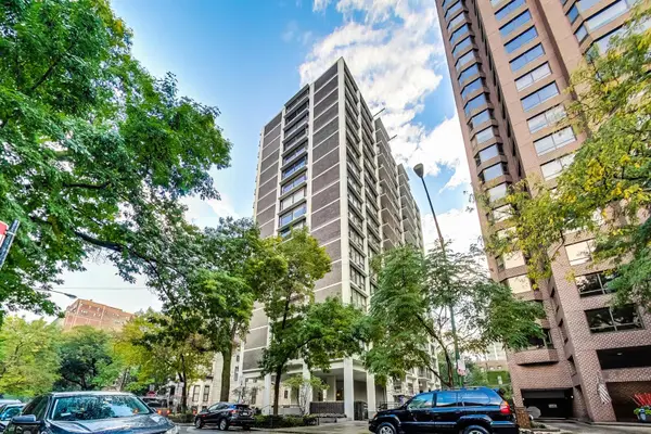 1400 N State Parkway #18A, Chicago, IL 60610