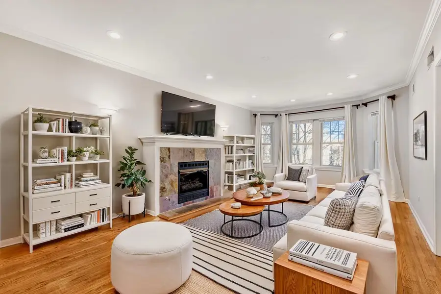 2033 W Fargo Avenue #2, Chicago, IL 60645 - #2