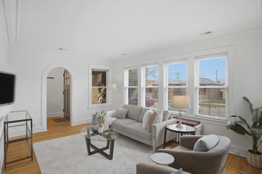 2815 W Fitch Avenue, Chicago, IL 60645 - #3