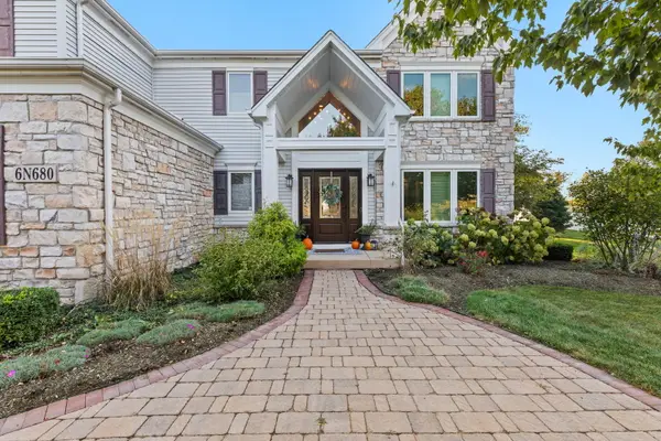 6N680 Somerset Drive, St. Charles, IL 60175