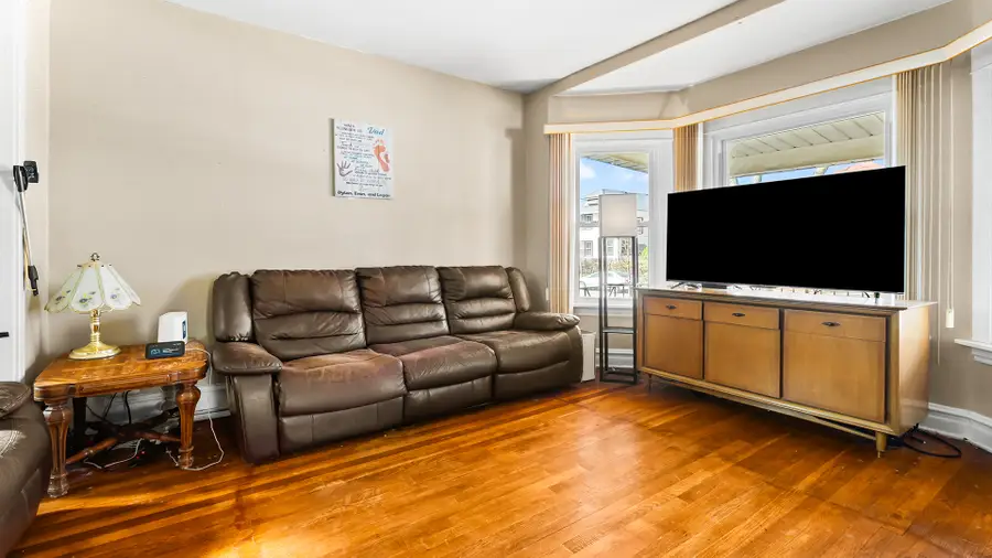 4541 N Harding Avenue, Chicago, IL 60625 - #3