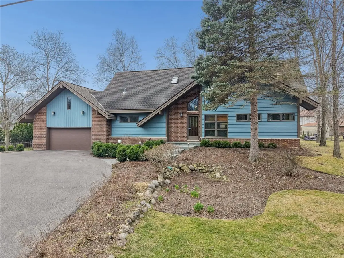 131 W Everett Road, Lake Forest, IL 60045 - #1