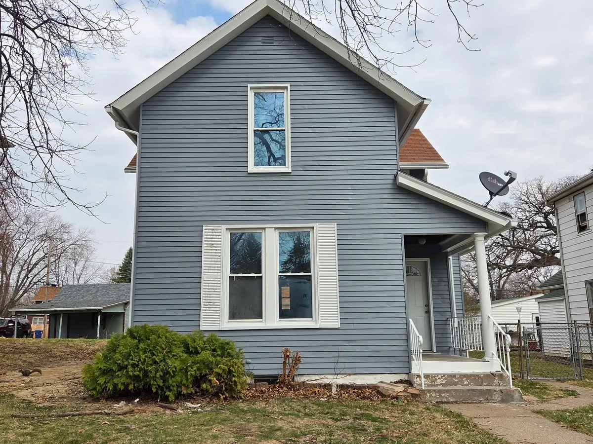 916 E 14th Street, Davenport, IA 52803 - #1