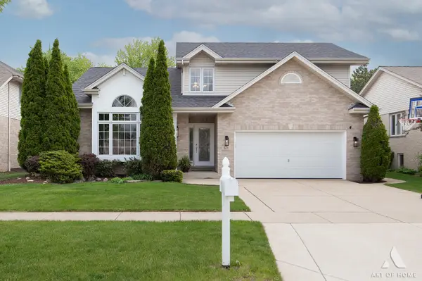 571 N Veterans Parkway, Addison, IL 60101