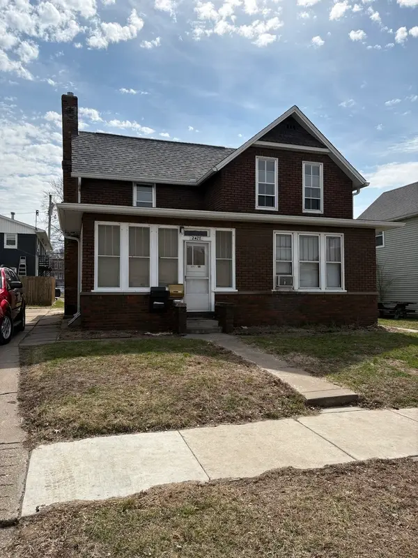 2428 5th Avenue, Moline, IL 61265