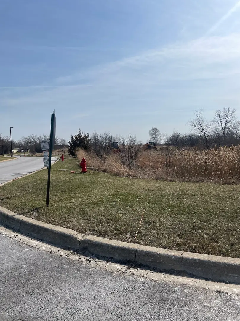 1055 E Grand Avenue, Lindenhurst, IL 60046 - #1