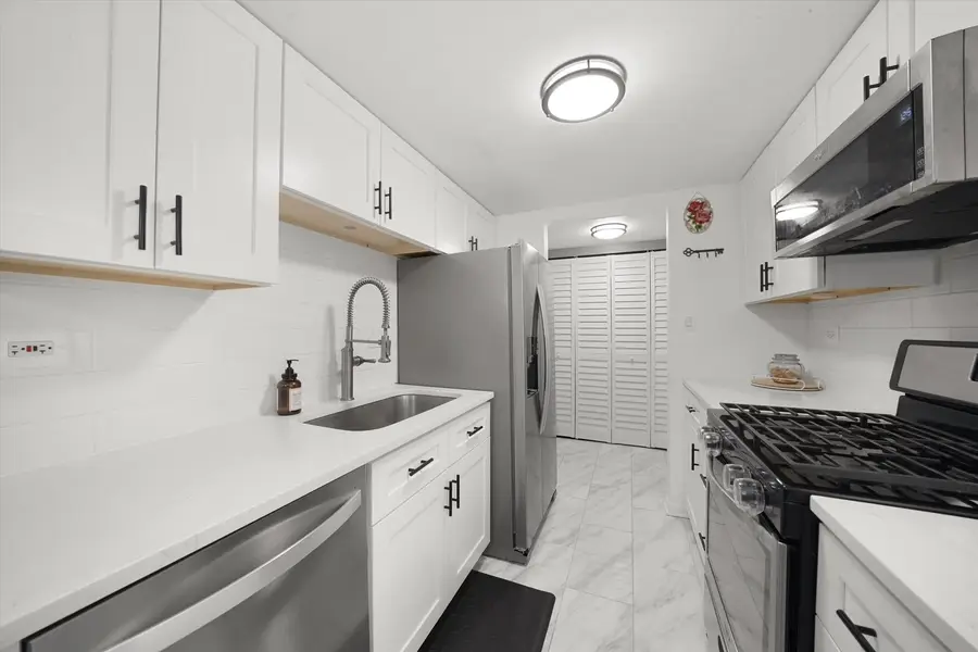 7920 Woodglen Lane #207, Downers Grove, IL 60516 - #3