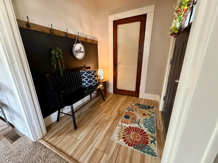 806 N 3rd Street, Clinton, IA 52732 - #3