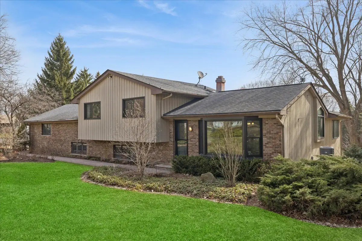 220 N Shannon Drive, Woodstock, IL 60098 - #1