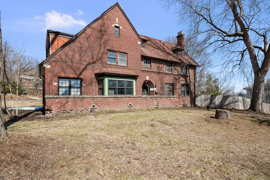 1012 5th Avenue S, Clinton, IA 52732 - #2