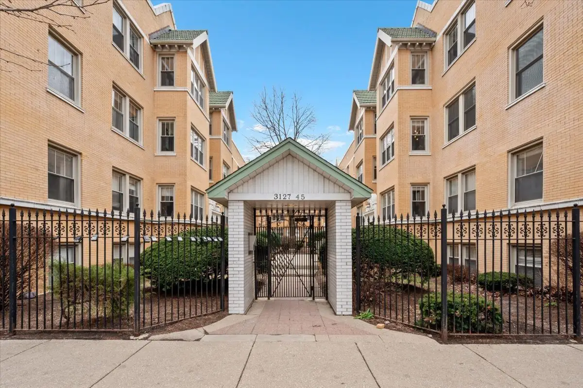 3135 W Palmer Square #3, Chicago, IL 60647 - #1