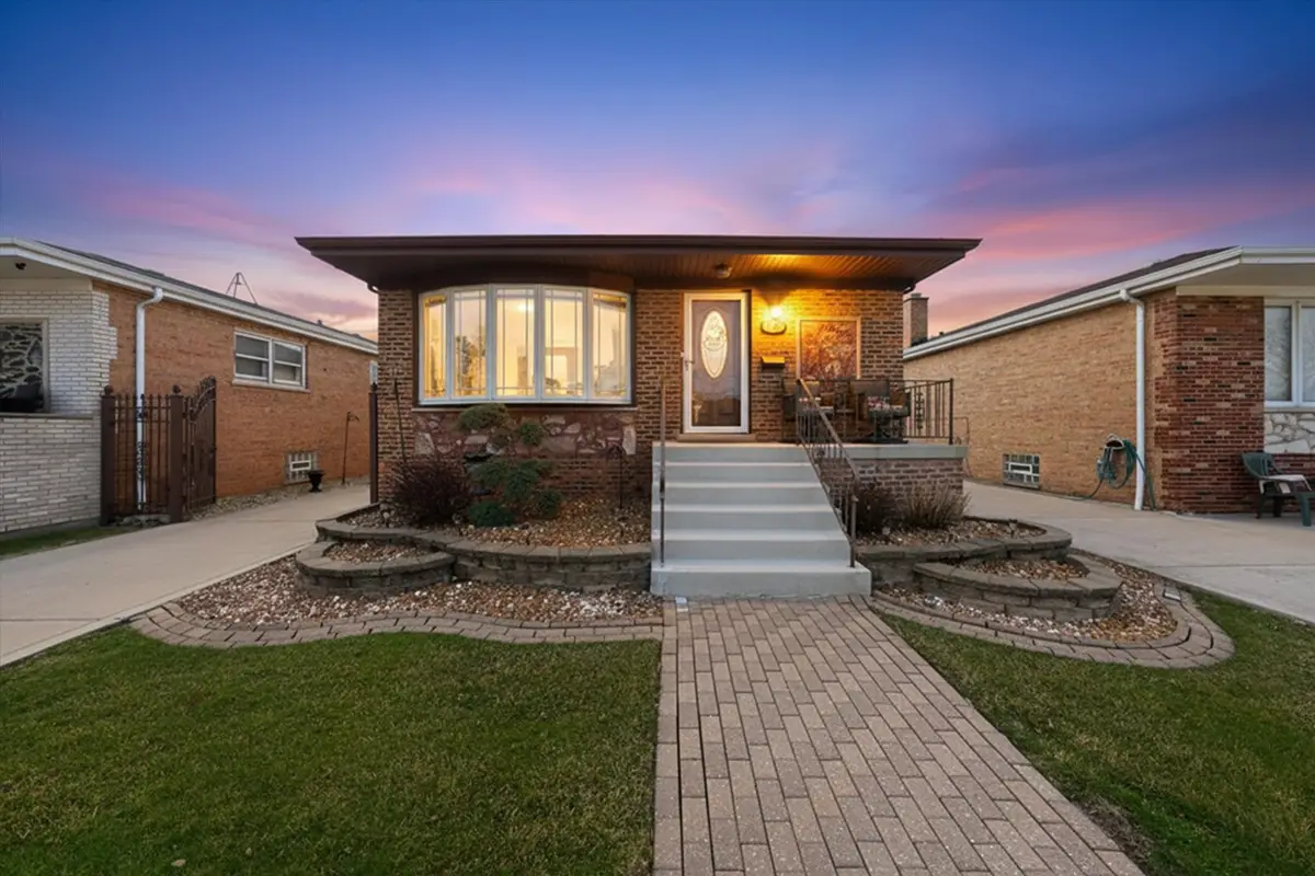 11648 S Avenue J, Chicago, IL 60617 - #1