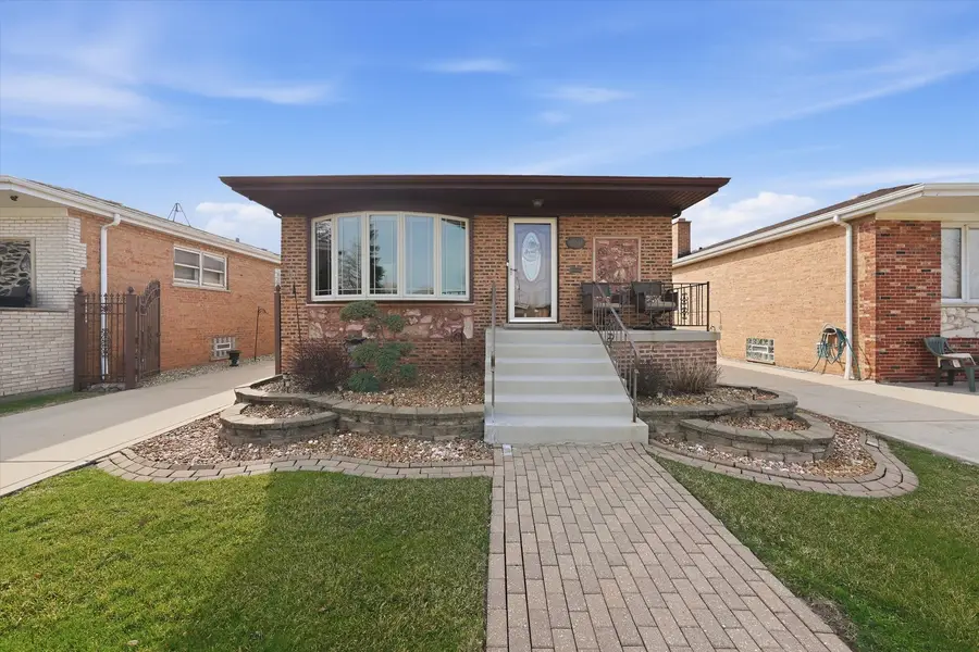 11648 S Avenue J, Chicago, IL 60617 - #2