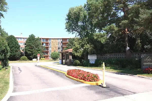 16 E Old Willow Road #405s, Prospect Heights, IL 60070