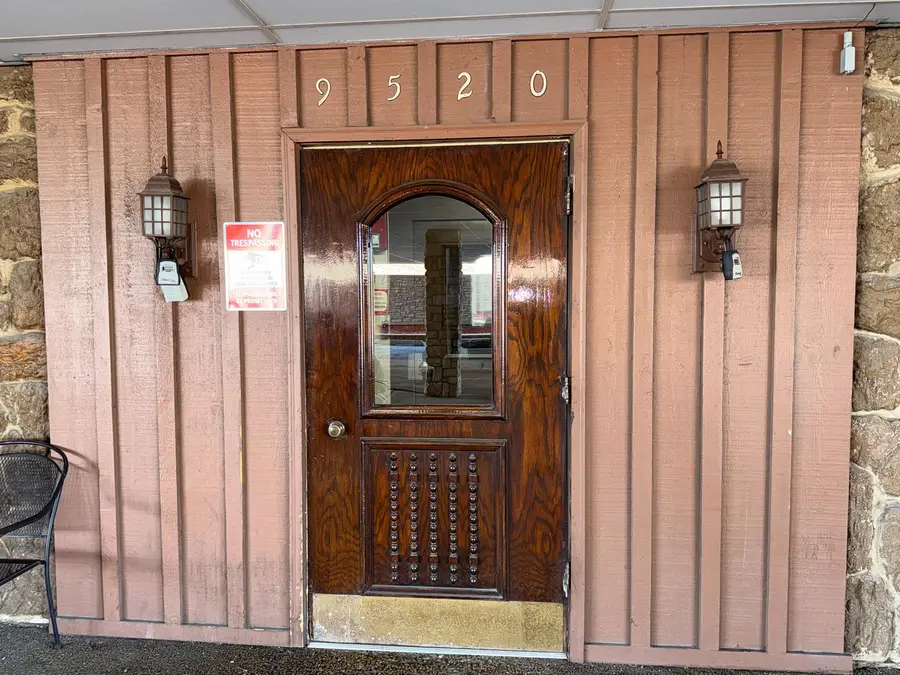 9520 Mayfield Avenue #212, Oak Lawn, IL 60453 - #3