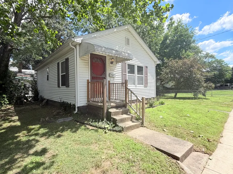 222 W Park Street, Harrisburg, IL 62946 - #2