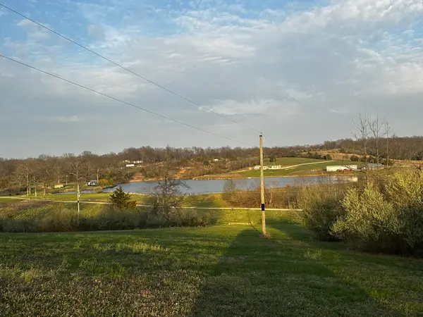 5609 Ten Mile Road, Mcleansboro, IL 62859