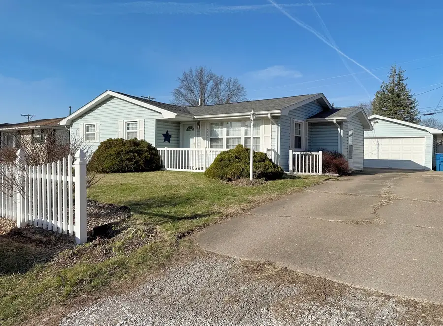 2406 11th Street, Silvis, IL 61282 - #3