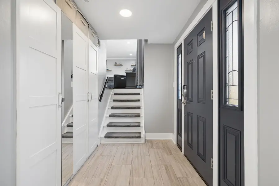 6922 Sierra Drive, Darien, IL 60561 - #2