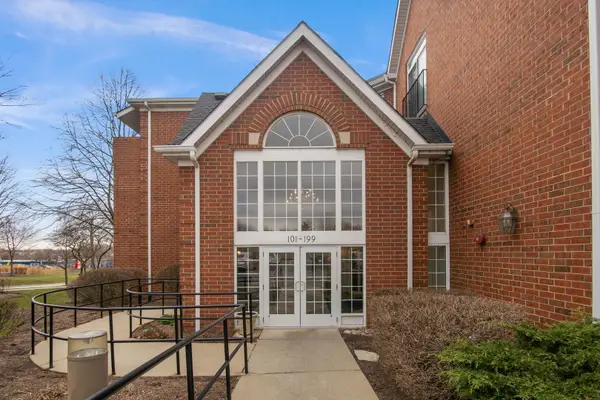 115 Hunt Club Drive #114N, St. Charles, IL 60174