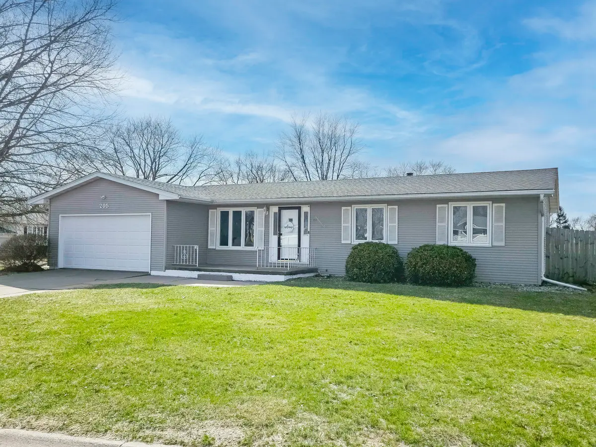 205 Park Lane Circle, Eldridge, IA 52748 - #1